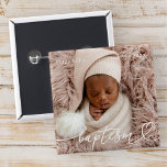 Heilige Taufe Elegantes Foto Modernes Chic Heart B Button<br><div class="desc">Dieses einfache und moderne Design besteht aus Serifentypografie und fügen Sie ein individuelles Foto,  den Namen des Babys und Monat und Jahr der Taufe</div>