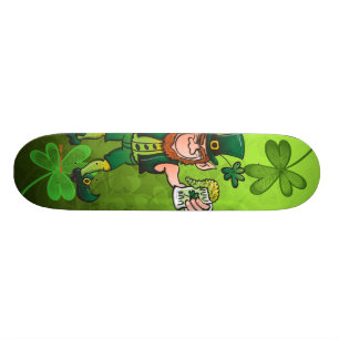 Heiligen Patrick Tageskobold-trinkendes Bier Skateboard