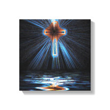 Heiligkreuz, reflektiert auf Wasser