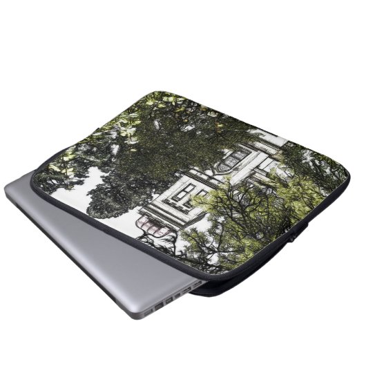 Heiligtum inmitten der Bäume Laptopschutzhülle (Vorne Knopf)