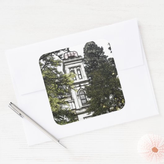 Heiligtum inmitten der Bäume Quadratischer Aufkleber (Umschlag)