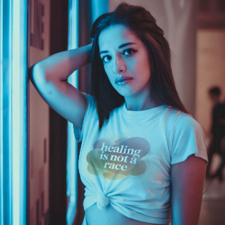 Heilung ist kein Rennen – Pastel Wellness T-Shirt