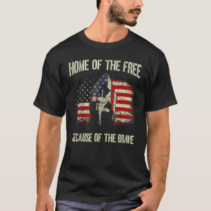 Heimat der Freien wegen der tapferen amerikanische T-Shirt
