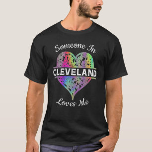 Heimat Rainbow Pride Heart Jemand in Cleveland T-Shirt