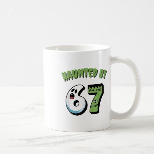 Heimgesuchter 67 Meme Sechs Sieben 6-7 Lustiger In Kaffeetasse (Rechts)