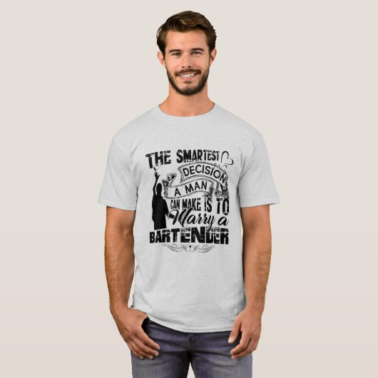 Heiraten Sie ein Barkeeper-T-Shirt T-Shirt (Vorne ganz)