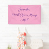 Heiraten Sie mich? Lila Text in Pellrosa Banner (Insitu)