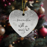 Heiraten Sie mich Überraschungsvorschlag Silberner Keramik Ornament<br><div class="desc">Dieses Design kann in dem Bereich personalisiert werden, der durch das Ändern des Fotos und/oder Textes zur Verfügung gestellt wird. Oder Sie können es anpassen, indem Sie den Mausklick auswählen, um weitere Optionen anzupassen, um die Farbe des Hintergrunds zu löschen oder zu ändern, Text hinzuzufügen, die Textfarbe oder den Stil...</div>