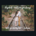 Heiratsvorschlag heiraten mich Einzigartiges Foto  Puzzle<br><div class="desc">Machen Sie Ihren Heiratsantrag romantisch und unvergesslich mit einem einzigartigen "Will You Marry Me" Foto Acrylpuzzle mit Keepake Box. Das Bild und alle Formulierungen sind einfach zu personalisieren. (BILDPLATZTIPP: Eine einfache Möglichkeit, ein Foto genau so zu zentrieren, wie Sie gewollt haben, besteht darin, es einzuschneiden, bevor Sie es auf die...</div>