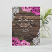 Heiß rosa Rose Rustikales Holz und Spitzen Hochzei Einladung (Stehend Vorderseite)