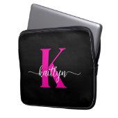 Heiß rosa Schwarz Monogramm Laptopschutzhülle (Vorderseite Links)