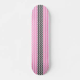 Heiß rosa und schwarz Zickzack von Shirley Taylor Skateboard
