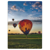 Heiße Luft Ballon Festival in einem schönen wolkig Klemmbrett (Rückseite)
