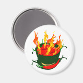 Heiße Paprikaschoten in Flammen aus grünem Becher Magnet (Vorderseite/Rückseite)