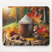 Heiße Schokolade im Herbst auf Baumstumpf Mousepad (Vorne)