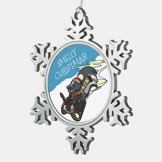 Heiße Weihnachten! Skunk auf einem Schlitten-Xmas- Schneeflocken Zinn-Ornament (Rechts)