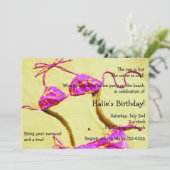 Heißes Rosa-Bikini-Sommer-Spaß-Strand-Party lädt Einladung (Stehend Vorderseite)