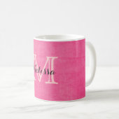 Heißes Rosa-Monogramm-Initialen-rustikale Tasse (VorderseiteRechts)