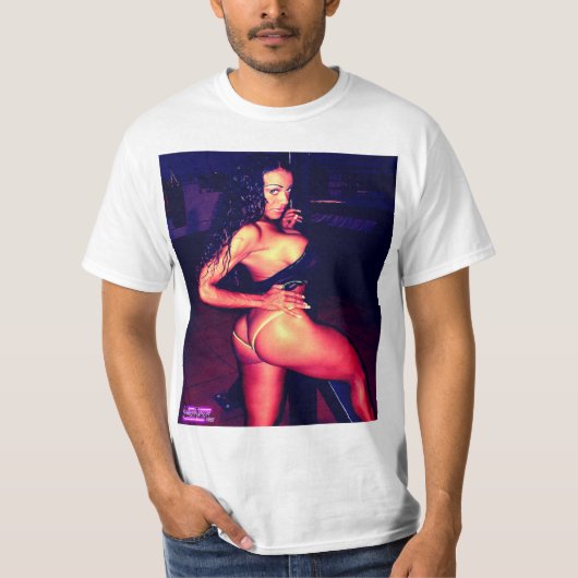 heißes schwarzes Muskelmädchen im Fishnetbikini T-Shirt (Vorderseite)