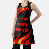 Heißes Zeug, das durch lustige Flammenküche-Schürz Schürze (InSitu)