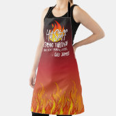 Heißes Zeug, das durch sonnigen Koch und kundenspe Schürze (InSitu)