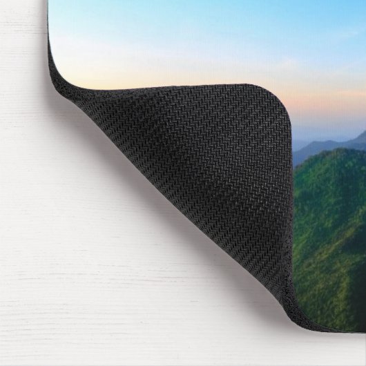 Heißluft-Ballon über Gebirgsregenbogen Mousepad (Ecke)