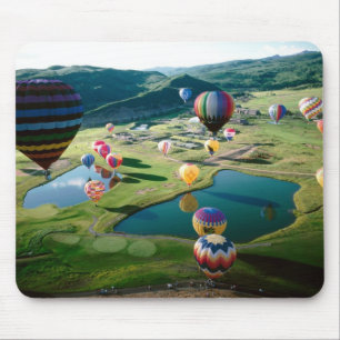 Heißluft-Ballone über Seen Mousepad