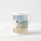 Heißluft steigt Wasser-Reflexion im Ballon auf Porzellantasse (Vorderseite Rechts)