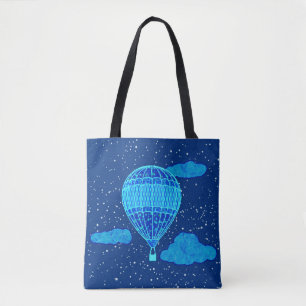 Heißluftballon gegen den nächtlichen Himmel in Dee Tasche