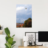 Heißluftballon im Himmel Poster (Heimbüro)