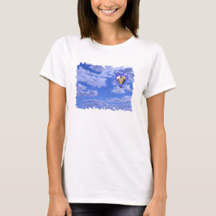 Heißluftballon in den Wolken T-Shirt
