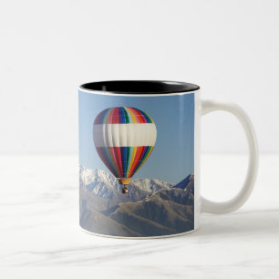 Heißluftballon nahe Methven, Canterbury Zweifarbige Tasse