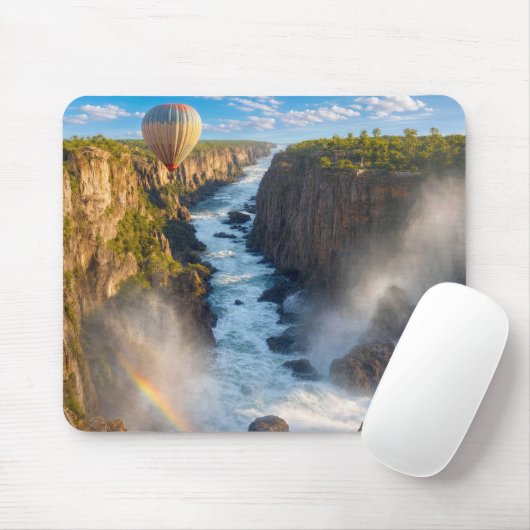Heißluftballon schwebt über eine Schlucht Mousepad (Mit Mouse)