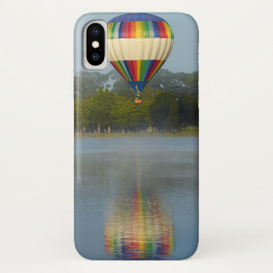 Heißluftballon über dem Fluss Case-Mate iPhone Hülle