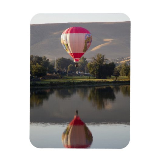 Heißluftballon über dem Fluss Yakima Magnet (Vertikal)