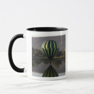 Heißluftballon über dem Yakima River Tasse