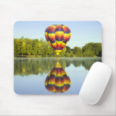 Heißluftballon über Wasser mit Reflektion Mousepad (Mit Mouse)