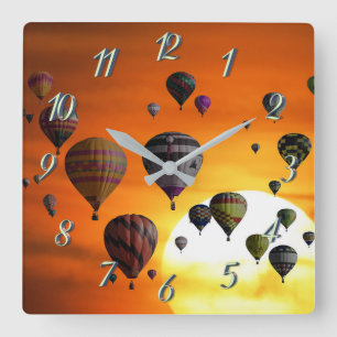 Heißluftballons im Flug Quadratische Wanduhr