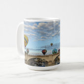 Heißluftballons über der London Bridge 2026 Kaffeetasse (Vorderseite Links)