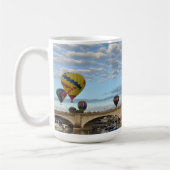 Heißluftballons über der London Bridge 2026 Kaffeetasse (Links)
