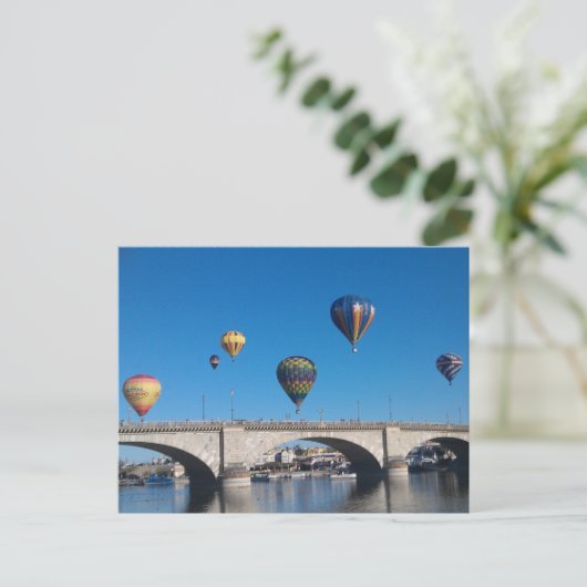 Heißluftballons über der London Bridge Postkarte (Stehend Vorderseite)