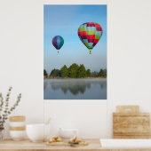 Heißluftballons über einem See, NZ Poster (Küche)