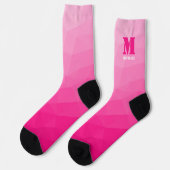 Heißrosa geometrisches Netz-Muster Monogramm Socken (Linkes Detail)