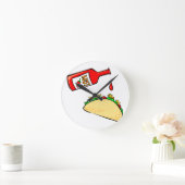 Heißsauce tropft auf tako runde wanduhr (Zuhause)