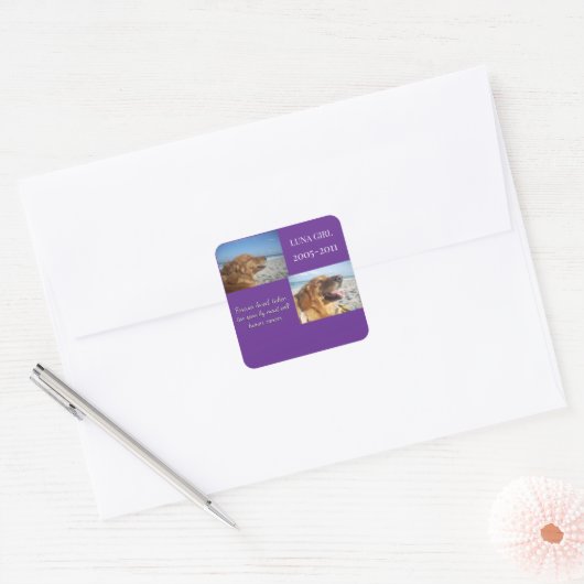 Held Close, Never Forgotten Quadratischer Aufkleber (Umschlag)