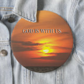 Held in His Peace Button (Beispiel)