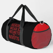 Helden tragen Helme und Stiefel  Duffle Bag (Rechte Ecke)
