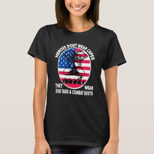 Helden tragen Kappen, die sie Hundesags militärisc T-Shirt