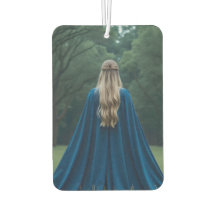 Helena Chevalier am Waldrand