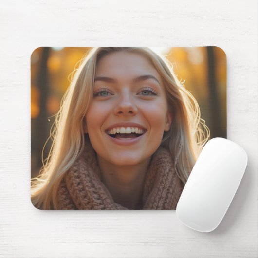 Helena Chevalier Nah-up im Herbstwald Mousepad (Mit Mouse)